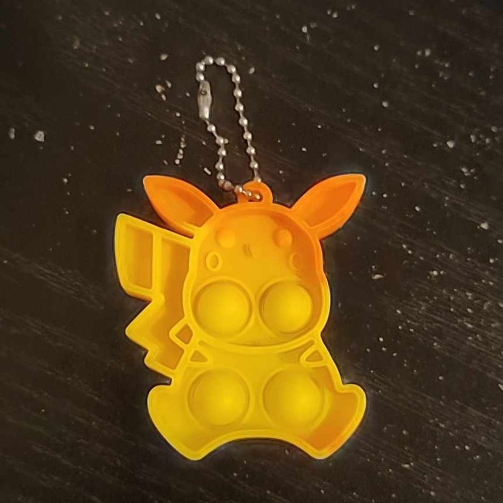 Pikachu mini pop it ( Perfect item to bundle with something else)